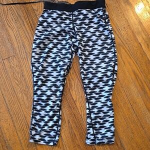 Nike Black and White Geometric Leggings with High-Rise Waist S